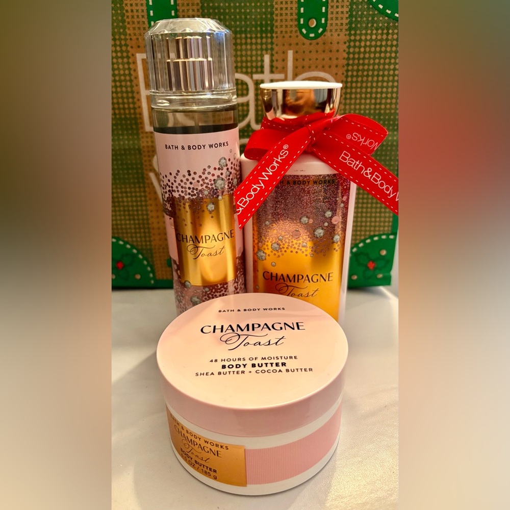 Bath & Body Works Champagne Toast Moisturizer & Mist Set - Red and Gold